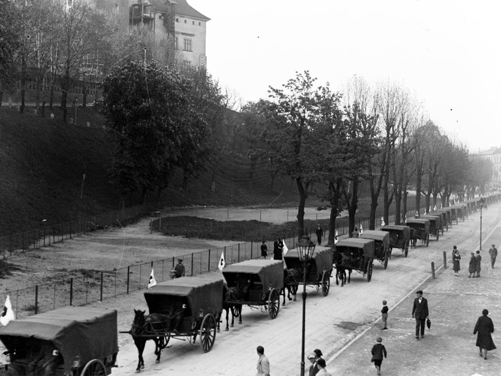 Obchody Tygodnia Polskiego Czerwonego Krzyża w Krakowie, Data wydarzenia: 1932-05